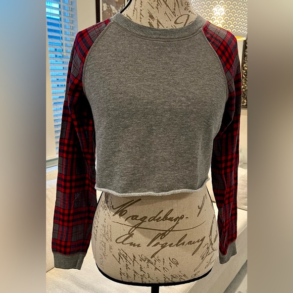 aerie Tops - Aerie Flannel Crop Top Sweater Grey Red Plaid Size Small